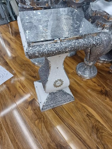 Style end table large - table,